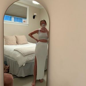 Aritzia (Wilfred) ribbed white maxi skirt with slit